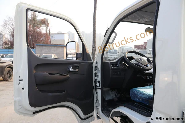 Foton Xiangling M2 Luxury Edition 1.5L 143 hp 4X2(6 wheels) Gasoline 4.12m Single Row Flatbed Micro Truck (China VI) Cab (1) | 86Trucks