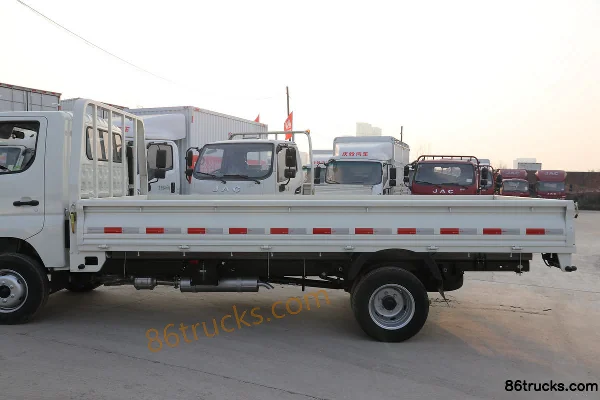 Foton Xiangling M2 Luxury Edition 1.5L 143 hp 4X2(6 wheels) Gasoline 4.12m Single Row Flatbed Micro Truck (China VI) Body (1) | 86Trucks