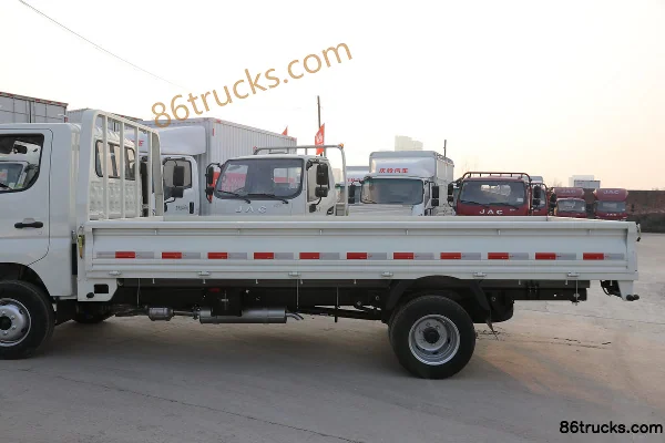 Foton Xiangling M2 Gold Edition 1.5L 143 hp 4X2(6 wheels) gasoline 4.12 m single-row flatbed micro truck (China VI) Body (1) | 86Trucks