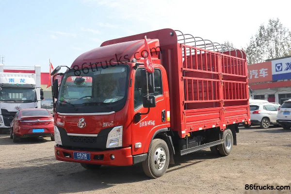 Dongfeng L2 2.5L Diesel 180 hp 4X2(6 wheels) Fast Gear 10-Speed 4.165m Single Row Stake Truck Exterior (3) | 86Trucks