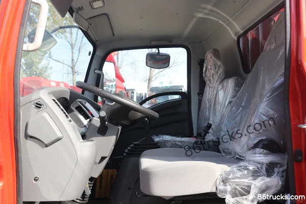 Dongfeng L2 2.5L Diesel 180 hp 4X2(6 wheels) Fast Gear 10-Speed 4.165m Single Row Stake Truck Cab (3) | 86Trucks