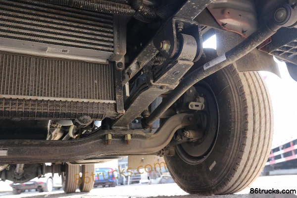 Dongfeng L2 2.5L Diesel 180 hp 4X2(6 wheels) Fast Gear 10-Speed 4.165m Single Row Stake Truck Chassis (3) | 86Trucks