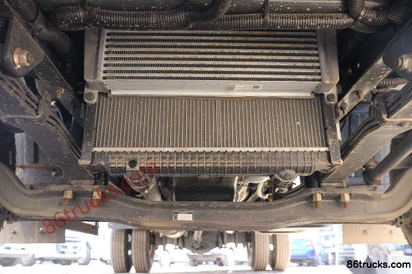 Dongfeng L2 2.5L Diesel 180 hp 4X2(6 wheels) Fast Gear 10-Speed 4.165m Single Row Stake Truck Chassis (1) | 86Trucks