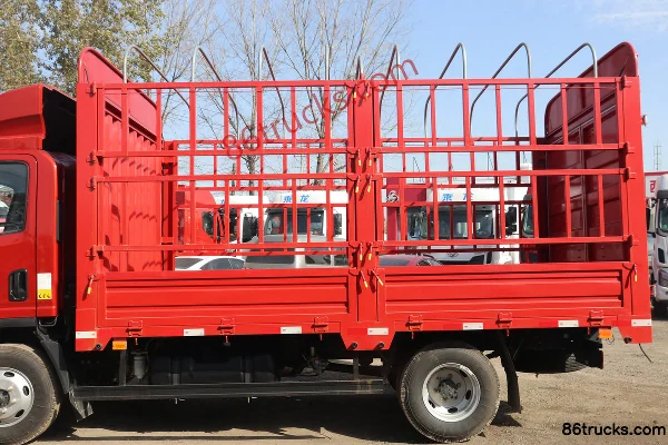 Dongfeng L2 2.5L Diesel 180 hp 4X2(6 wheels) Fast Gear 10-Speed 4.165m Single Row Stake Truck Body (1) | 86Trucks