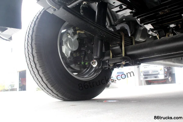 Dongfeng Xiaobawang W18 1.6L 122 hp 4X2(6 wheels) 2.55m double-row flatbed mini truck Chassis (2) | 86Trucks