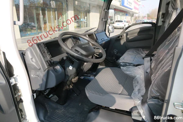 Qingling Lingka 150 hp 4X2(6 wheels) 4.185m Single Row Flatbed Light Truck Cab (3) | 86Trucks