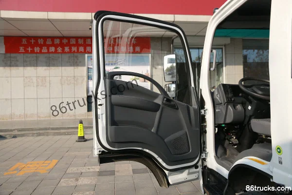 Qingling Lingka 150 hp 4X2(6 wheels) 4.185m Single Row Flatbed Light Truck Cab (1) | 86Trucks