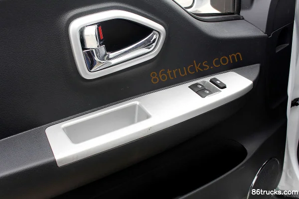 Dongfeng T5 2.3L 95 hp diesel 4X2(6 wheels) 3.7m single-row refrigerated truck (China VI) Cab (3) | 86Trucks