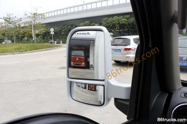 Dongfeng T5 2.3L 95 hp diesel 4X2(6 wheels) 3.7m single-row refrigerated truck (China VI) Cab (2) | 86Trucks