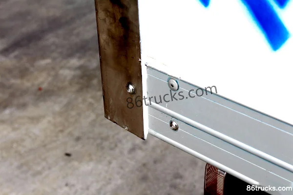 Dongfeng T5 2.3L 95 hp diesel 4X2(6 wheels) 3.7m single-row refrigerated truck (China VI) Body (1) | 86Trucks