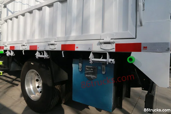 Qingling Lingka Composite Type 150hp 4X2(6 wheels) 4.13m Single Row Stake Truck Body (3) | 86Trucks