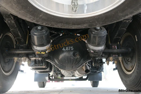 Qingling Lingka Composite Type 150hp 4X2(6 wheels) 4.13m Single Row Stake Truck Chassis (3) | 86Trucks