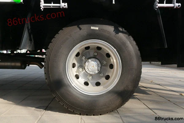 Qingling Lingka Composite Type 150hp 4X2(6 wheels) 4.13m Single Row Stake Truck Chassis (2) | 86Trucks