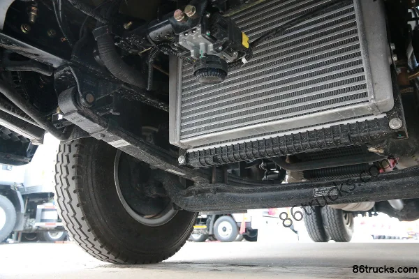 FAW Jiefang Lingtu Medium Body 130hp 4X2(6 wheels) 4.16m Single Row Stake Truck (China VI) Chassis (2) | 86Trucks