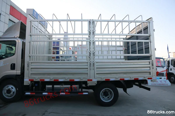 FAW Jiefang Lingtu Medium Body 130hp 4X2(6 wheels) 4.16m Single Row Stake Truck (China VI) (1) | 86Trucks
