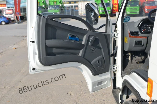 Tangjun Ouling Small BMW 115 hp 4X2(6 wheels) 2.56m Double Row Flatbed Light Truck (China VI) Cab (2) | 86Trucks