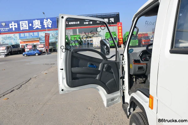 Tangjun Ouling Small BMW 115 hp 4X2(6 wheels) 2.56m Double Row Flatbed Light Truck (China VI) Cab (1) | 86Trucks