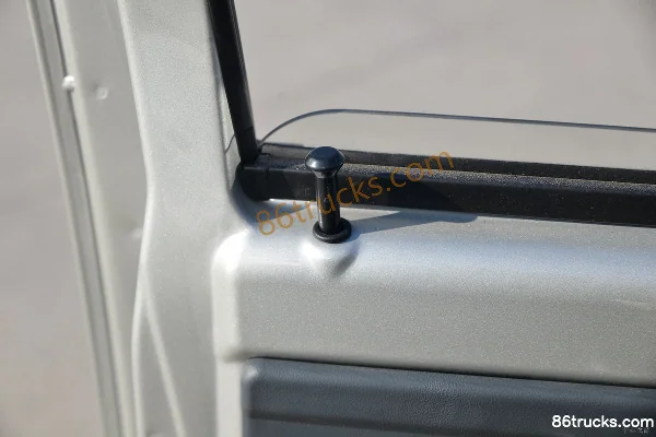 Ouling Sailing F3-II 1.2L 91hp 4X2(6 wheels) Gasoline 3.08m single-row box micro truck (China VI) Cab (3) | 86Trucks