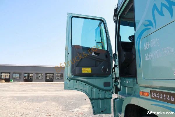 Dongfeng Commercial Vehicle Tianlong Flagship GX 520hp 4X2(6 wheels) AMT Automatic Tractor Truck (China VI) (Rear Axle 13T) Cab (1) | 86Truc