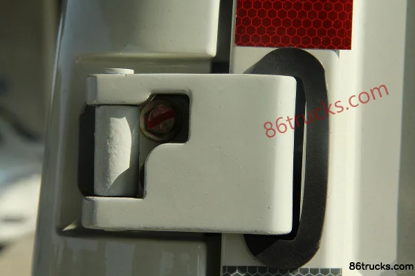 Dongfeng Yufeng EM26 3T 4.865m Pure Electric Van Transport Truck (Range 220km) 41.472kWh Cargo Box (3) | 86Trucks