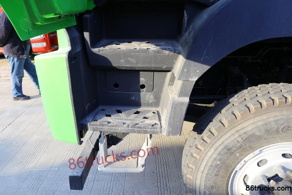 Foton AumanGTL Quality Enjoy Edition Basic Type 440 hp 8X4(12 wheels) 5.6m Dump Truck (China VI) Cab (2) | 86Trucks