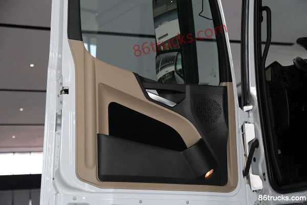 Mercedes-Benz New Actros heavy truck 510 hp 6X4(10 wheels) tractor truck (model 2651 LS) (China VI) Cab (3) | 86Trucks