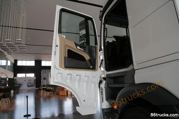 Mercedes-Benz New Actros heavy truck 510 hp 6X4(10 wheels) tractor truck (model 2651 LS) (China VI) Cab (1) | 86Trucks