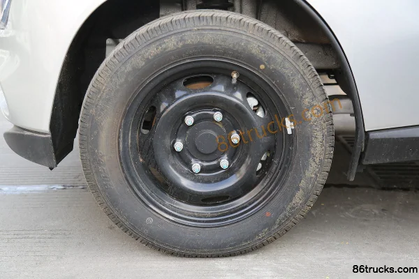 Feidi Q3 Series 122hp 4X2(6 wheels) 3m Single Row Flatbed Mini Truck Chassis (1) | 86Trucks