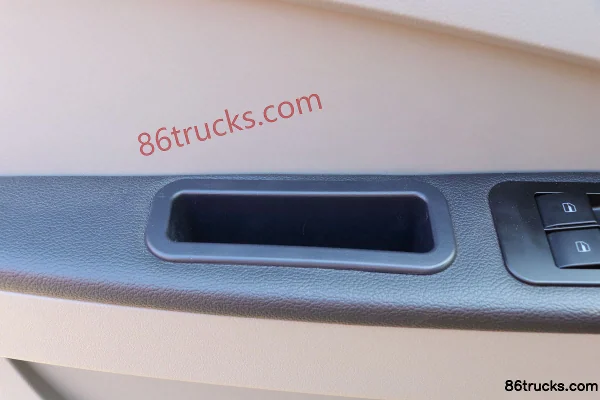 Sinotruk HOWO Tongshuai 2021 Model 130hp 4X2(6 wheels) 4.15m Single-Row Stake Truck (China VI) Cab (3) | 86Trucks