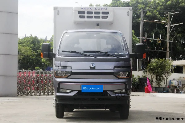 Sinotruk HOWO Zhixiang 130 hp 4X2(6 wheels) 3.8m Refrigerated Truck Exterior (2) | 86Trucks