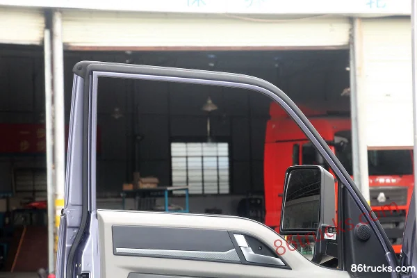 Sinotruk HOWO Zhixiang 130 hp 4X2(6 wheels) 3.8m Refrigerated Truck Cab (2) | 86Trucks