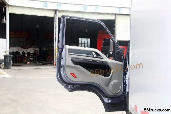 Sinotruk HOWO Zhixiang 130 hp 4X2(6 wheels) 3.8m Refrigerated Truck Cab (1) | 86Trucks