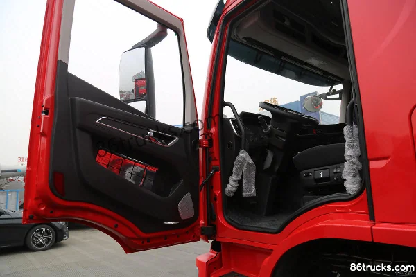 SAIC Hongyan Jiebao H6 Standard Load Edition 190hp 4X2(6 wheels) 6.8m Stake Truck Cab (2) | 86Trucks