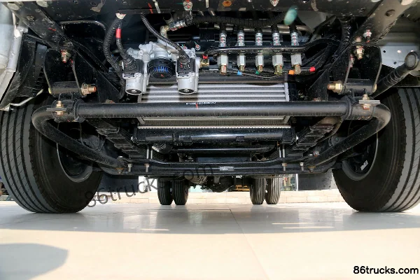 Jiangxi Isuzu Yifang ES5 High Edition 170hp 4X2(6 wheels) 3.755m Crew Cab Flatbed Light Truck (Hydraulic Brake)(China VI) Chassis (1) | 86Tr