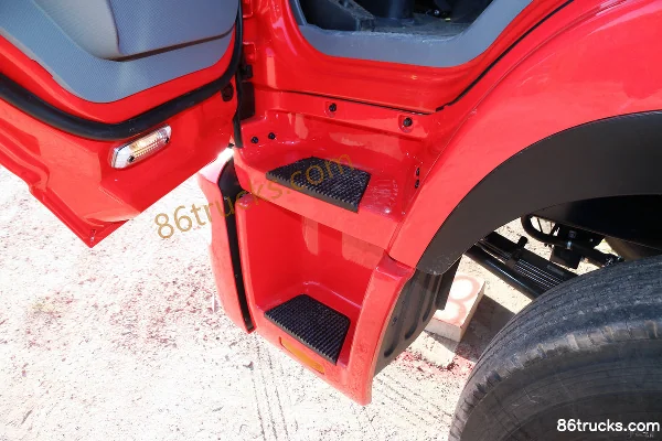 JAC Dewos Q9 220 hp 4X2(6 wheels) 6.8m semi-row van cargo truck (China VI) Cab (3) | 86Trucks