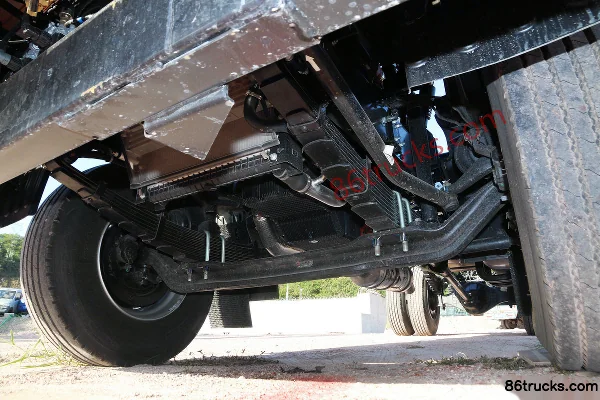 JAC Dewos Q9 220 hp 4X2(6 wheels) 6.8m semi-row van cargo truck (China VI) Chassis (3) | 86Trucks