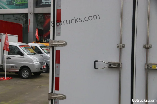 SRM Xinyuan T50EV 2021 Chuangye Edition 3.5T 3.6m Single Row Pure Electric Van Mini Truck 55.7kWh 4X2(6 wheels) Body (3) | 86Trucks