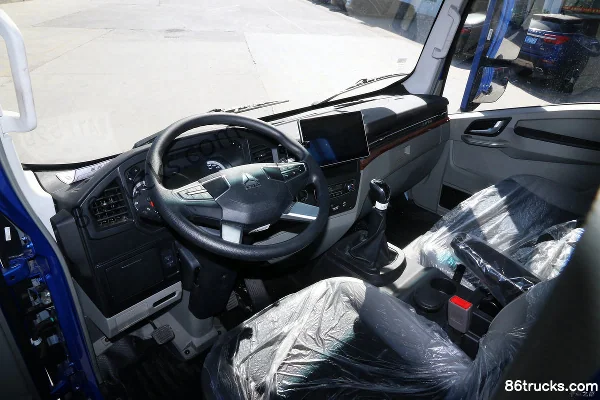 Sinotruk HOWO Tongshuai 120hp 4X2(6 wheels) 4.15m single-row van light truck (China VI) Cab (2) | 86Trucks