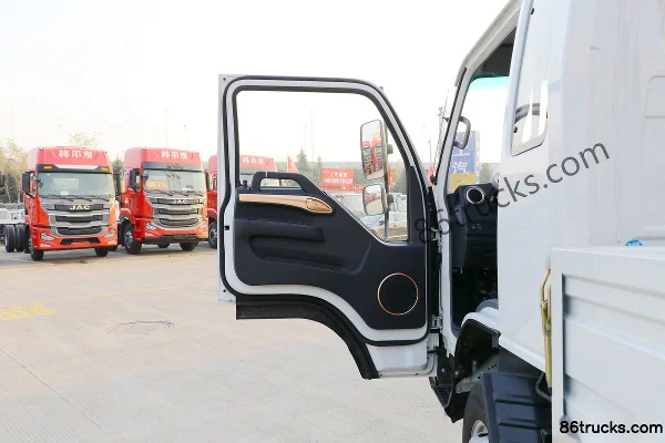 JAC Kangling J3 135hp 4X2(6 wheels) 3.37m Semi-row Flatbed Light Truck (China VI) Cab (1) | 86Trucks