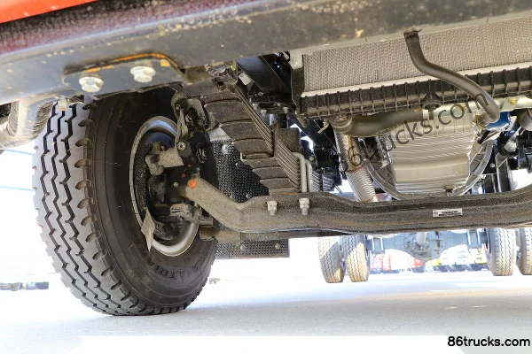 Yuejin Chaoyue H500 184 hp 4X2(6 wheels) 5.77m semi-row stake truck (China VI) Chassis (2) | 86Trucks