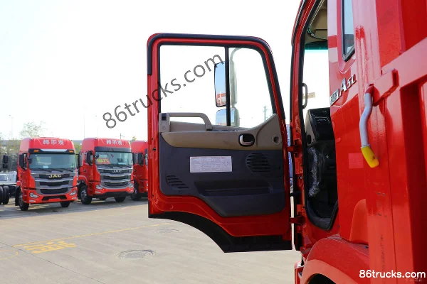 JAC Gallop A5L camion porteur 220 ch 4X2(6 roues) 6,8 m plateau à ridelles (China VI) Cabine (1) | 86Trucks