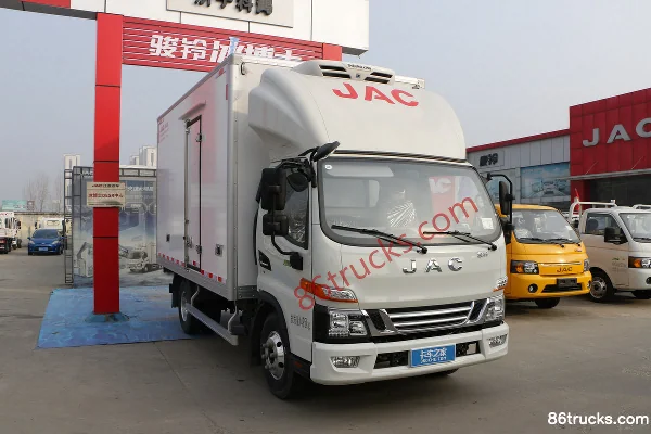 JAC Junling V6 Ice Doctor 159hp 4X2(6 wheels) 4.015m Refrigerated Truck (4.875 ratio) Exterior