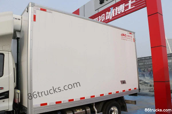 JAC Junling V6 Ice Doctor 159 ch 4X2(6 roues) camion frigorifique 4,015 m (rapport de pont 4,875) Carrosserie (1) | 86Trucks