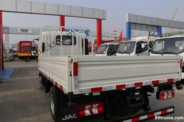 JAC Shuailing Q3 130 ch 4X2(6 roues) camion léger à ridelles avec cabine avancée 3,37 m (China VI) Carrosserie (2) | 86Trucks