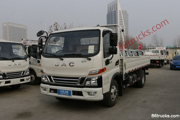 JAC Junling V6 160 hp 4X2(6 wheels) 4.18m Single Row Stake Light Truck Exterior (3) | 86Trucks