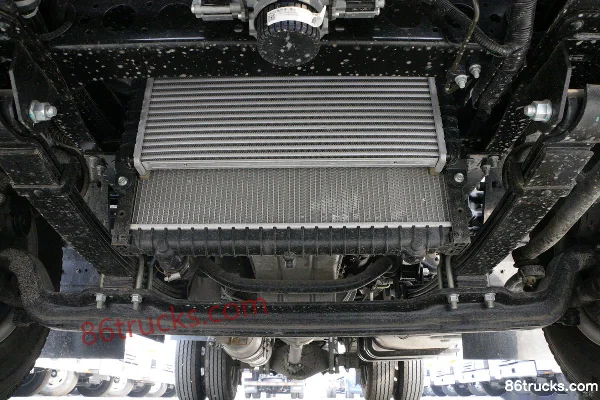 JAC Junling V6 160 hp 4X2(6 wheels) 4.18m Single Row Stake Light Truck Chassis (1) | 86Trucks