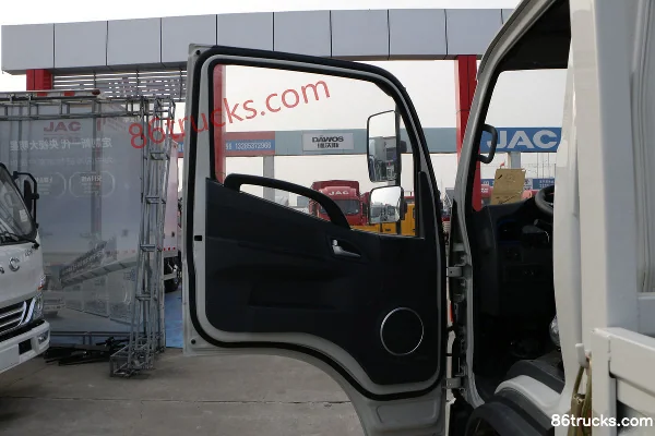 JAC Junling V6 160 hp 4X2(6 wheels) 4.18m Single Row Stake Light Truck Cab (1) | 86Trucks