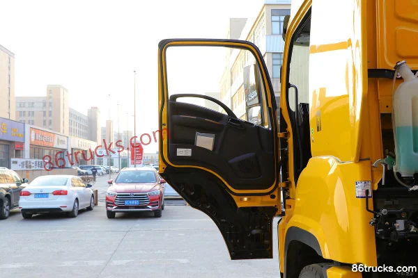 Qingling Isuzu Giga VC66 460 hp 6X4(10 wheels) tractor truck (China VI) Cab (1) | 86Trucks