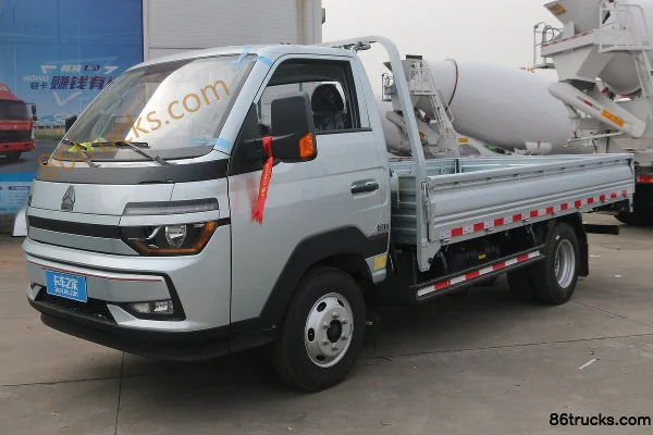 Sinotruk HOWO Xiaoshuai 120hp 4X2(6 wheels) 3.95m single-row flatbed light truck (hydraulic brake) Exterior (3) | 86Trucks