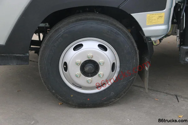 Sinotruk HOWO Xiaoshuai 120hp 4X2(6 wheels) 3.95m single-row flatbed light truck (hydraulic brake) Chassis (1) | 86Trucks